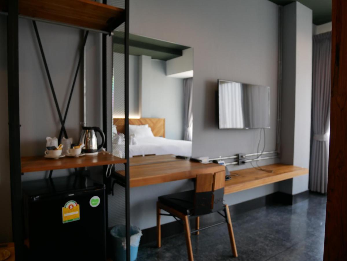 Ou Hotel Phitsanulok Buitenkant foto