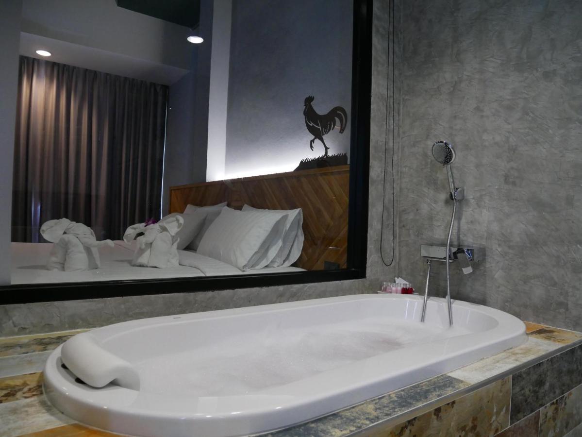 Ou Hotel Phitsanulok Buitenkant foto