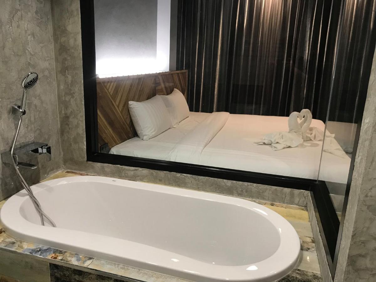 Ou Hotel Phitsanulok Buitenkant foto