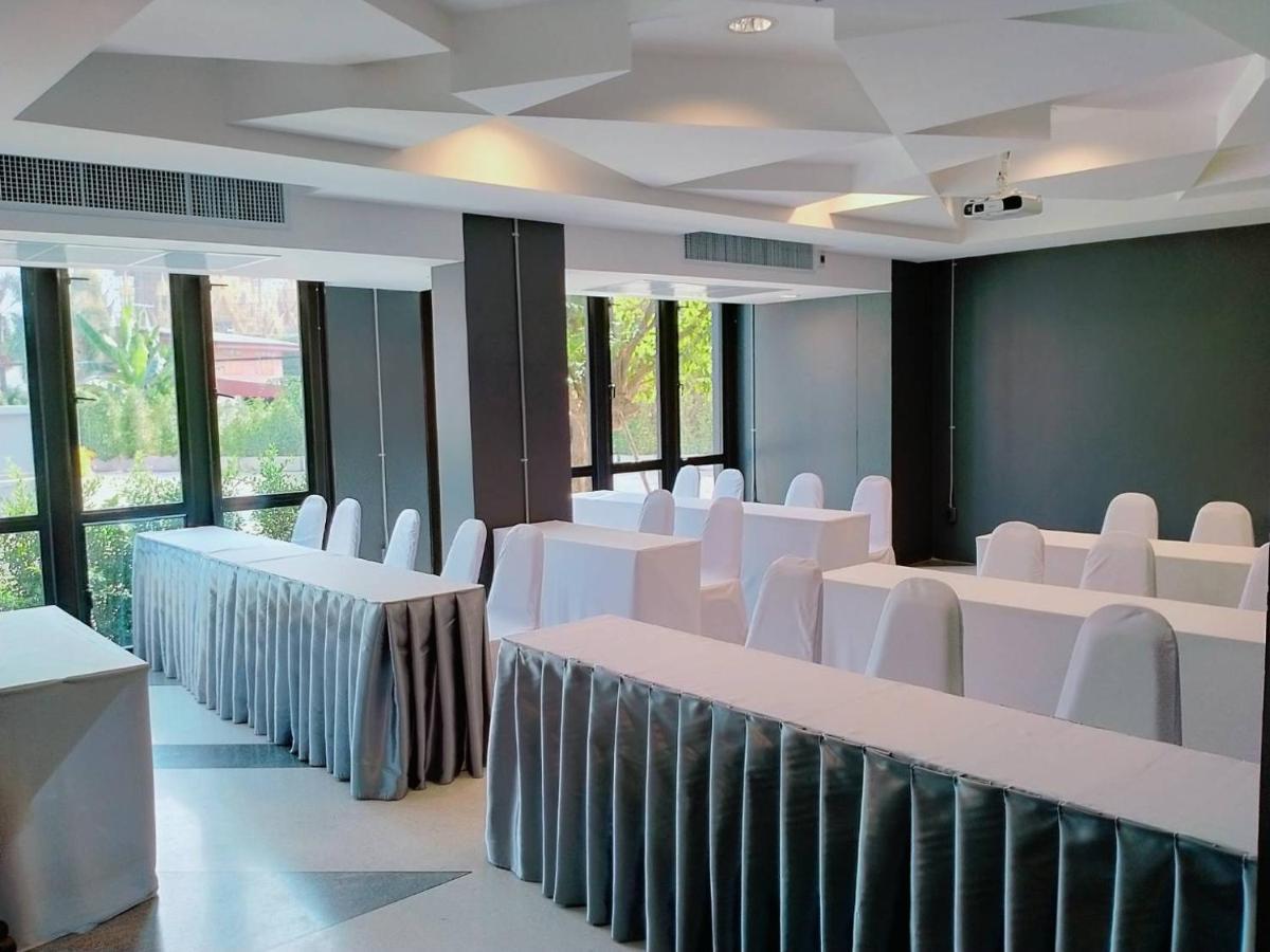Ou Hotel Phitsanulok Buitenkant foto